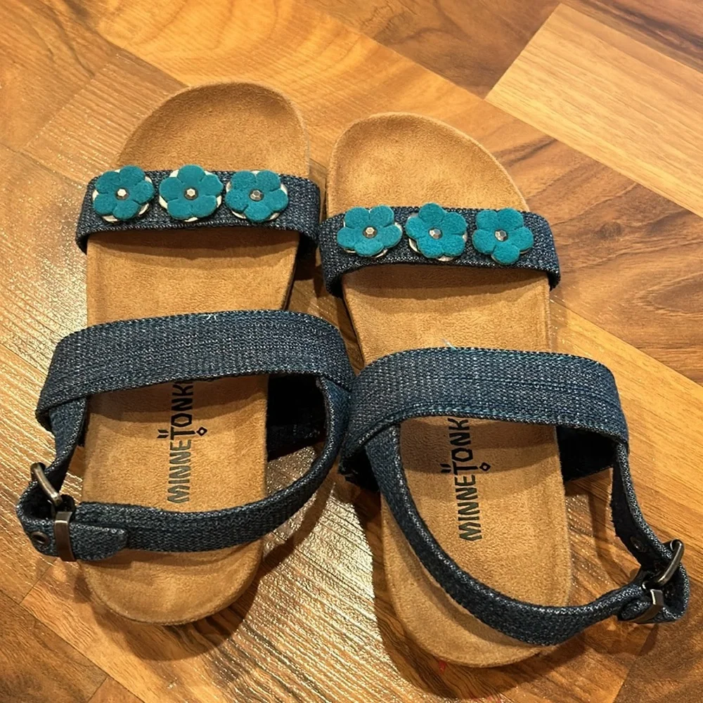 Girls Minnetonka sandals NWOT‎ size 13